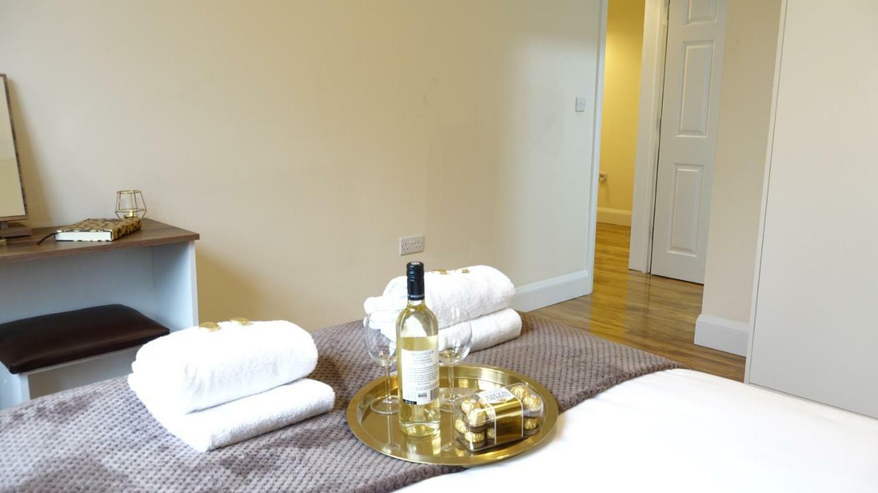 Luxury 2 Bed 2 Bath - Free Parking - 5Min To Airport - Sleeps 6 Lejlighed Ashford  Eksteriør billede
