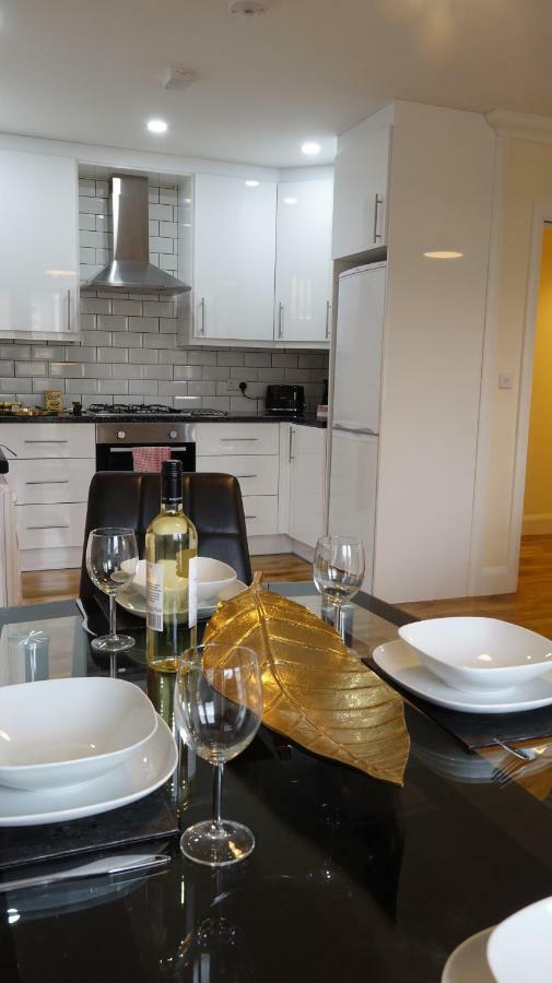 Luxury 2 Bed 2 Bath - Free Parking - 5Min To Airport - Sleeps 6 Lejlighed Ashford  Eksteriør billede