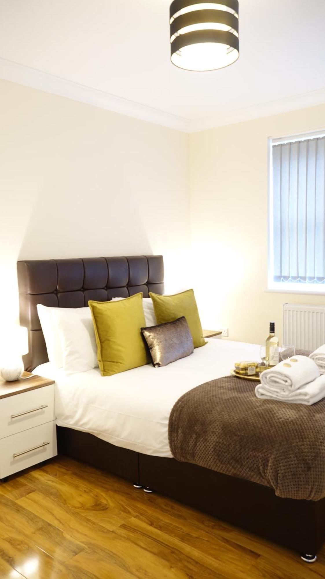 Luxury 2 Bed 2 Bath - Free Parking - 5Min To Airport - Sleeps 6 Lejlighed Ashford  Eksteriør billede