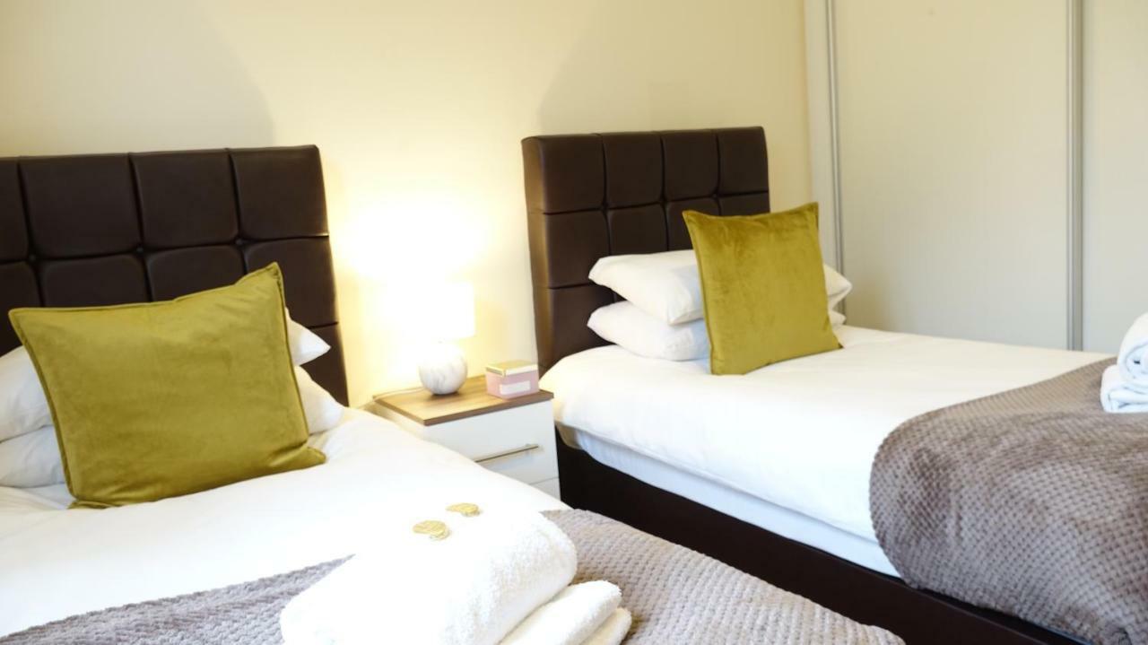 Luxury 2 Bed 2 Bath - Free Parking - 5Min To Airport - Sleeps 6 Lejlighed Ashford  Eksteriør billede