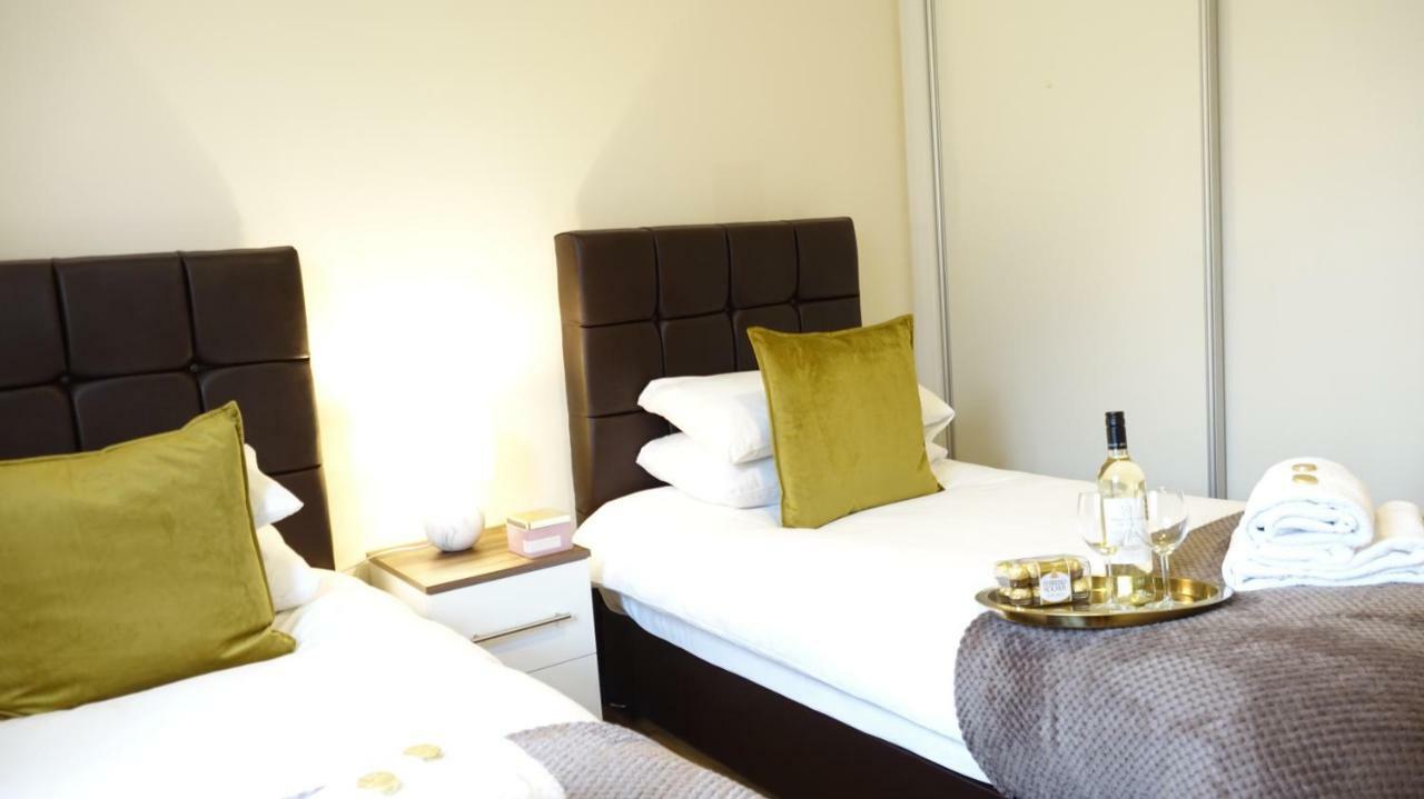 Luxury 2 Bed 2 Bath - Free Parking - 5Min To Airport - Sleeps 6 Lejlighed Ashford  Eksteriør billede