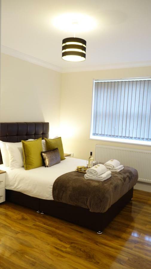 Luxury 2 Bed 2 Bath - Free Parking - 5Min To Airport - Sleeps 6 Lejlighed Ashford  Eksteriør billede