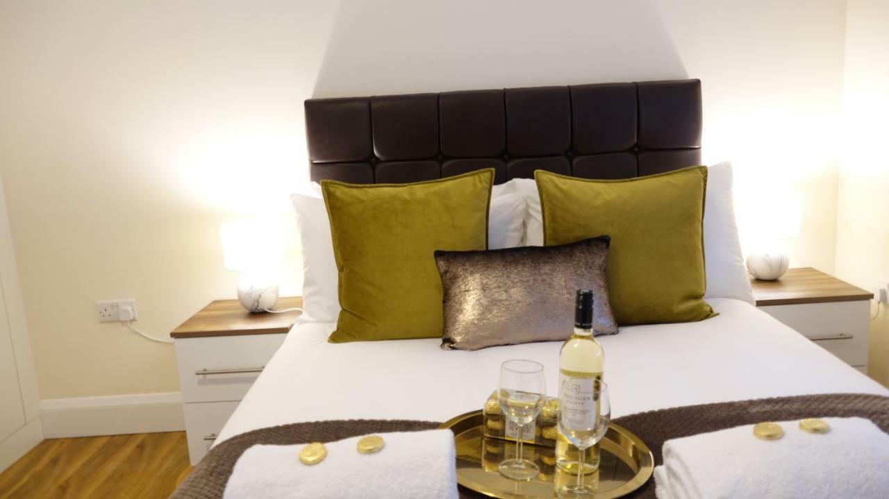 Luxury 2 Bed 2 Bath - Free Parking - 5Min To Airport - Sleeps 6 Lejlighed Ashford  Eksteriør billede