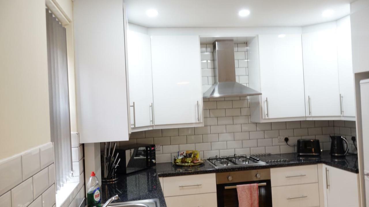 Luxury 2 Bed 2 Bath - Free Parking - 5Min To Airport - Sleeps 6 Lejlighed Ashford  Eksteriør billede