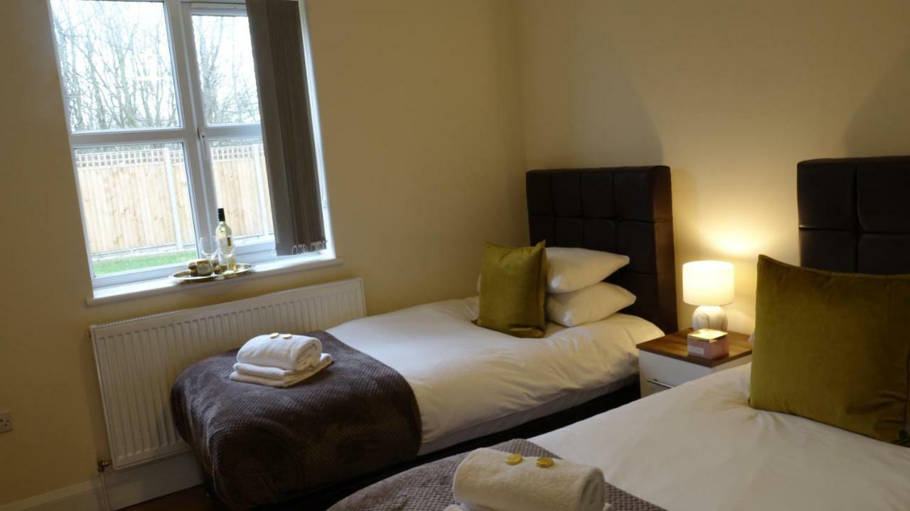 Luxury 2 Bed 2 Bath - Free Parking - 5Min To Airport - Sleeps 6 Lejlighed Ashford  Eksteriør billede