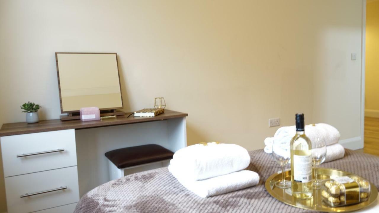 Luxury 2 Bed 2 Bath - Free Parking - 5Min To Airport - Sleeps 6 Lejlighed Ashford  Eksteriør billede